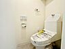トイレ：シンプルで清潔感のあるトイレ空間