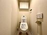 トイレ：シンプルな設計のトイレ空間です