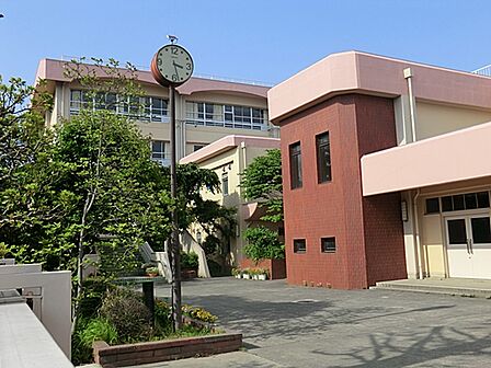 川崎市立王禅寺中央中学校 距離約1100m