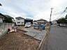 駐車場：敷地内に駐車スペースのある住宅外観です