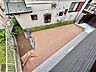 その他：建物周辺の屋外スペースと隣接住宅