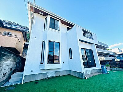 外観:青空の下、2階建ての住宅の外観です 外観:青空の下、2階建ての住宅の外観です