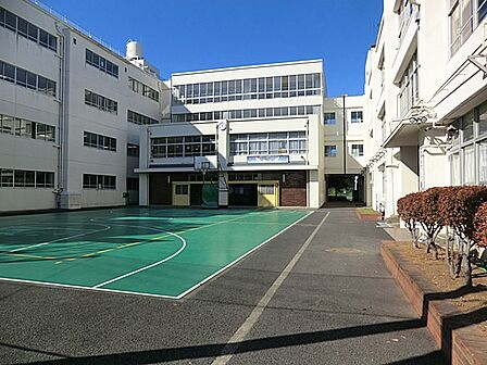 横浜市立日吉台西中学校　距離約900m