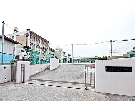 川崎市立犬蔵中学校まで約650m