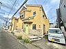 外観：戸建て住宅の外観と前面道路