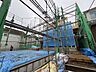 その他：建築中の建物と足場の様子