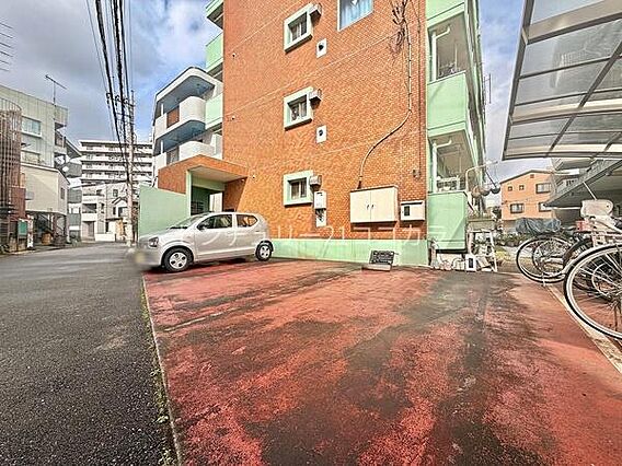 敷地内に駐車場...