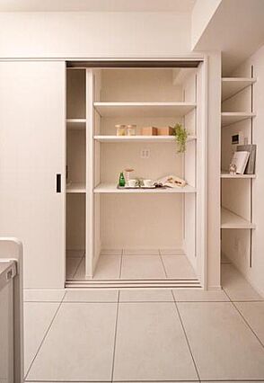 便利な食器棚完...