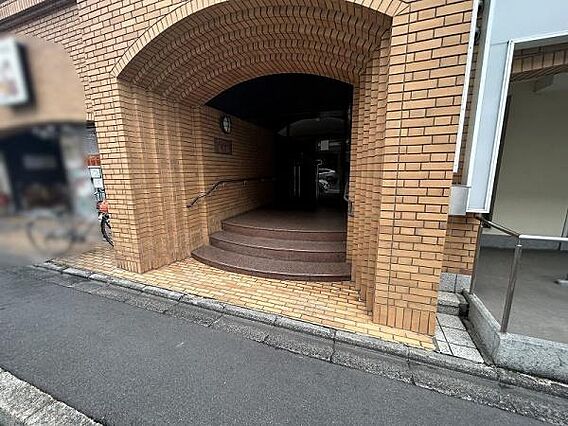 マンション出入...