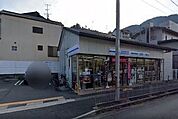 ローソン山科小山南溝町店まで278m