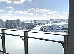 西向きの眺望は美しいサンセットを堪能できるのが魅力。
