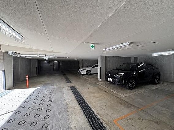 駐車場：ゆとり...