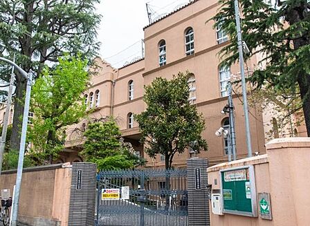 新宿区立早稲田小学校まで600m