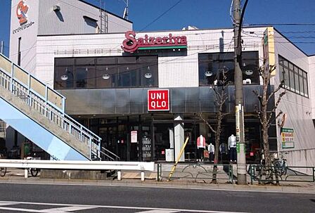 ユニクロ世田谷上町店まで590m