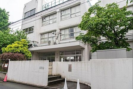 世田谷区立駒繋小学校まで171m