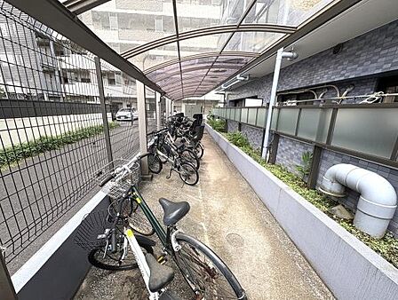 屋根付きの駐輪場：空要確認