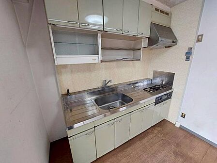 窓があり明るく、使いやすいシステムキッチン！