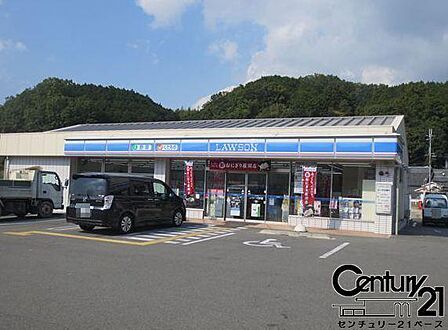 ローソン高田内本町店まで712m