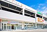 周辺：オーケー西寺尾店まで936m、徒歩約12分です。アクロスプラザ内に入っている大型スーパーになります。駐車場台数も多く、普段使いに便利です。