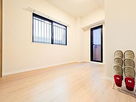 落ち着きのある洋室です！休日はこちらでおくつろぎ下さい♪