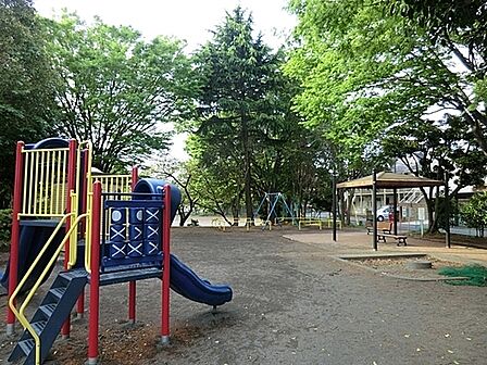 榎が丘第三公園まで1213m、徒歩約15分です。榎が丘にある大きな公園です。鉄塔が目印となっています。