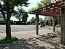 周辺：平戸台公園まで389m、遊具はブランコや砂場、うんてい付きの小さな滑り台があります。公園は綺麗なのでベンチで休憩する姿も多く見られます。