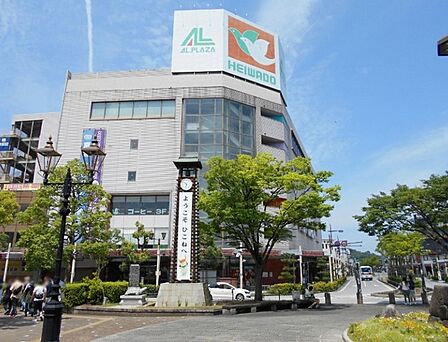 アル・プラザ彦根まで730m、営業時間 9:30~20:00平和堂と専門店約20店舗。