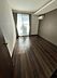 寝室：2階主寝室※本物件は居住中のため掲載写真はAI加工により家具・小物を消去しています。実際の室内状況とは異なる場合があります。現況を優先とします。