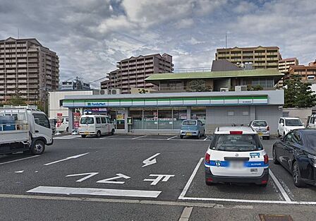 ファミリーマート泉大津東港町店まで270m