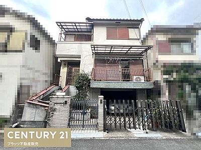 外観:阪急京都線富田駅バス乗車約10分の立地。木造2階建てとなっております。建物は89.1平米ございます。 外観:阪急京都線富田駅バス乗車約10分の立地。木造2階建てとなっております。建物は89.1平米ございます。