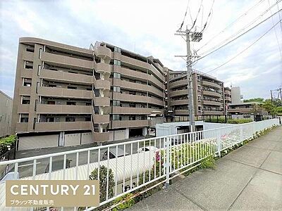 外観:北大阪急行緑地公園駅まで徒歩13分の立地。10階建ての7階部分となっております。お部屋は75.13平米ございます。 外観:北大阪急行緑地公園駅まで徒歩13分の立地。10階建ての7階部分となっております。お部屋は75.13平米ございます。
