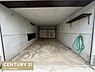 駐車場：シャッター付きの車庫がございます。