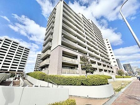 大阪メトロ御堂筋線「北花田」駅が徒歩9分。通勤にも外出にもアクセス良好。家族でおでかけすることも増えそうですね♪