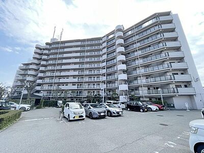 外観：南海高野線「初芝」駅が徒歩9分。通勤にも外出にもアクセス良好。家族でおでかけすることも増えそうですね♪