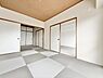 和室：LDKと隣接した6畳の和室。お子様の遊び部屋・お昼寝スペースとして使うのもオススメです♪