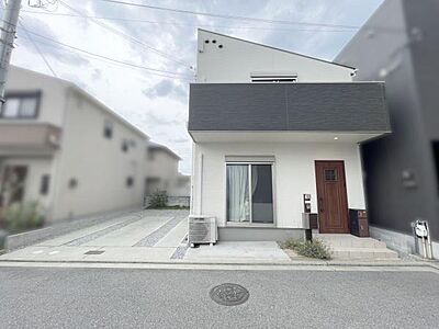 外観:近鉄南大阪線「河内松原」駅、丹南バス乗車14分「河内松原駅前」下車徒歩2分!閑静な住宅街で小さなお子様がいらっしゃるご家庭でも安心してお住まい頂けます!! 外観:近鉄南大阪線「河内松原」駅、丹南バス乗車14分「河内松原駅前」下車徒歩2分!閑静な住宅街で小さなお子様がいらっしゃるご家庭でも安心してお住まい頂けます!!