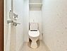 トイレ：清潔感のある広々トイレです♪節水型でエコなトイレには、今では当たり前のウォシュレット付き。便座を温める機能付き！