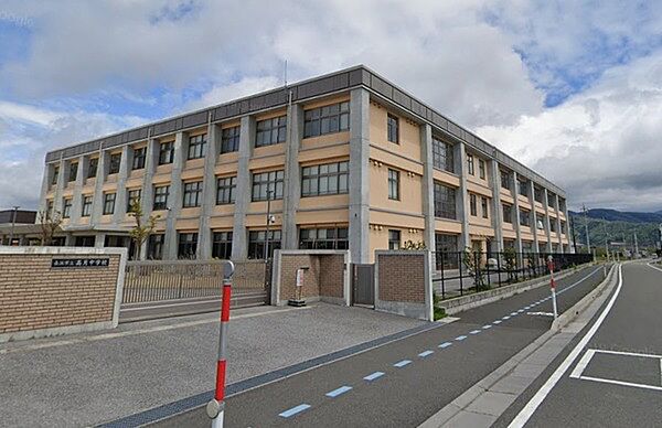 画像12:長浜市立高月中学校まで1560m