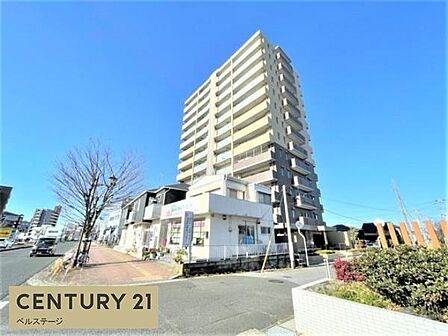大きな道路に面し駐車もしやすいです!