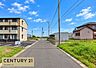 その他：周囲には戸建てや集合住宅が並び、生活感のある穏やかな住宅街が広がっています。落ち着いた街並みの中で暮らしたい方にもおすすめ。現地周辺の雰囲気を写真から確認できます。