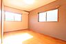 洋室：主寝室は約8帖