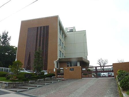 名古屋市立植田中学校まで1300m