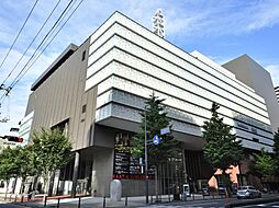 [周辺] KAAT神奈川芸術劇場　150m　演劇・ミュージカル・ダンスなど舞台芸術専用施設。近代的で垢抜けた館内で舞台芸術を思い切り堪能。   