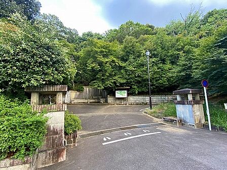 船岡山公園まで679m