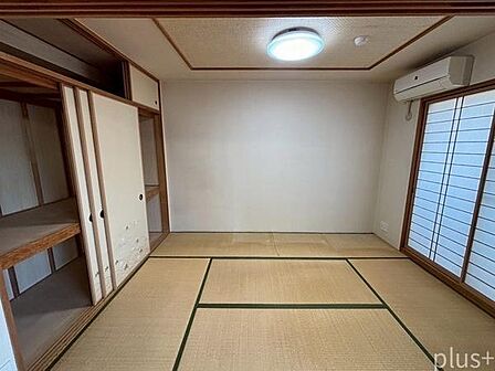 6帖の和室は、LDKに隣接した使い勝手のよい一室。お子さまの遊び場やお昼寝スペース、来客時の客間など、暮らしに合わせて幅広く活用できます。