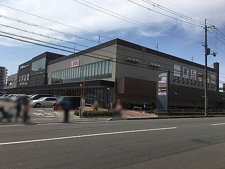 万代五条西小路店まで751m