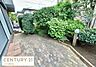 その他：注文設計した庭は、高級な特注レンガを贅沢に敷き占めて、庭園灯で落ち着いた演出ができます。