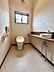 トイレ：1階のトイレです。洗面台付きでなのでトイレ後にその場で手洗いができ、衛生的です
