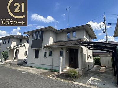 外観:シックなアクセントが際立つモダンな外観。カーポートを完備し、デザイン性と毎日の使いやすさを両立した住まいです。 外観:シックなアクセントが際立つモダンな外観。カーポートを完備し、デザイン性と毎日の使いやすさを両立した住まいです。