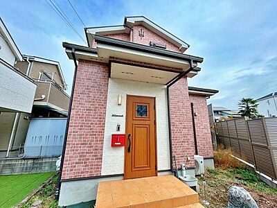 外観:太陽光発電・蓄電池搭載のエコ住宅♪ 外観:太陽光発電・蓄電池搭載のエコ住宅♪